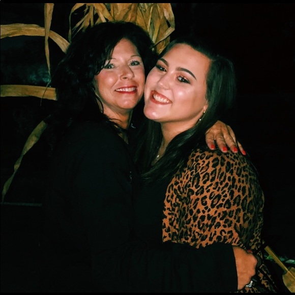 🌹🍃Welcome to my Posh-Closet!!🍃🌹 - Picture 9 of 16